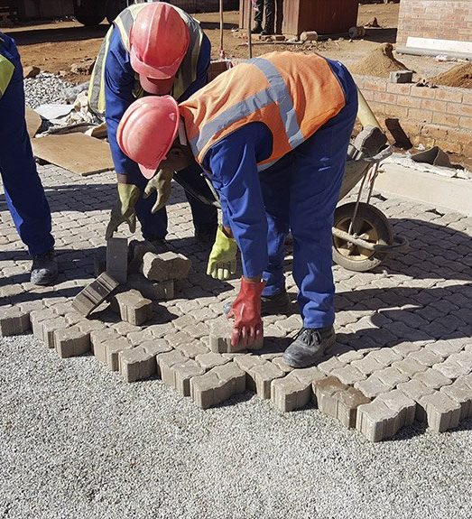 0000804958_resized_layingbricks1022